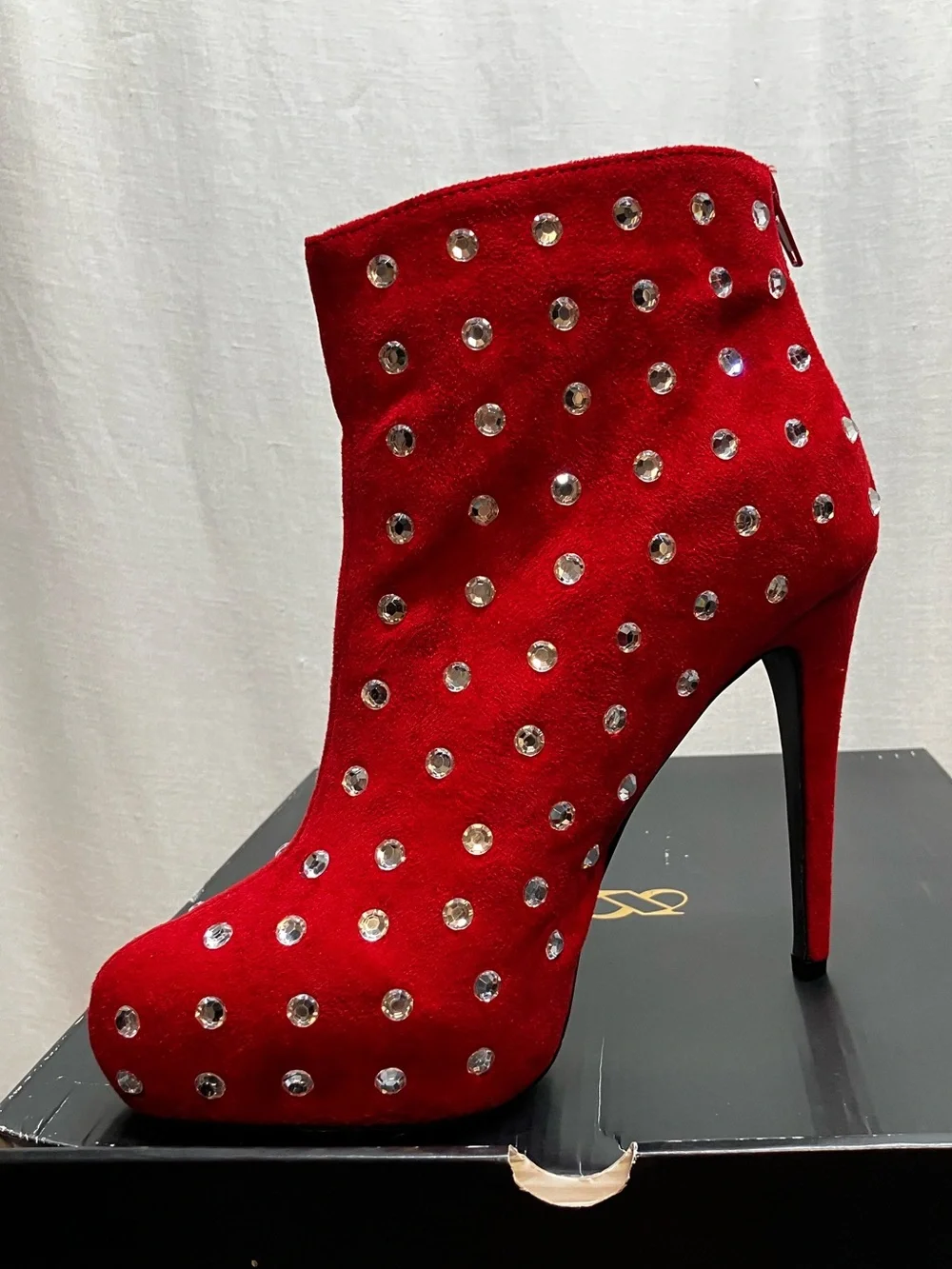 Scene Weaver Red Studded Suede Platform Ankle Booties New in box